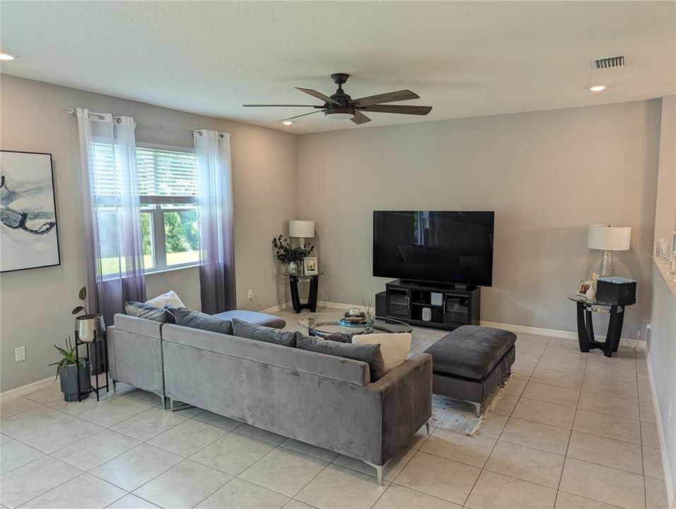 For Sale: $419,900 (3 beds, 2 baths, 2640 Square Feet)