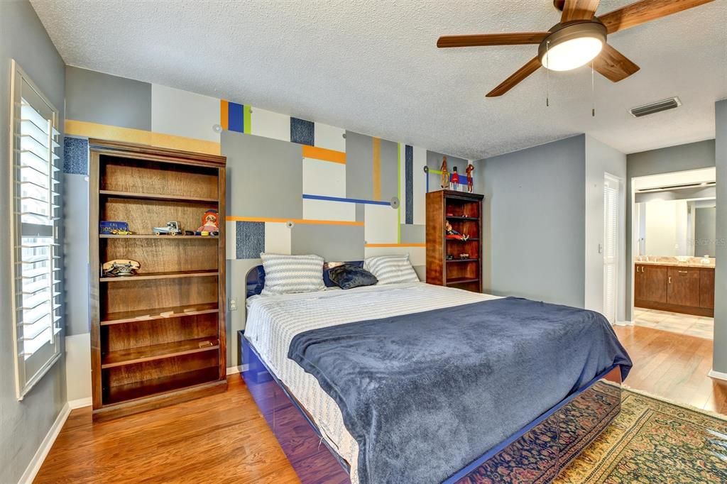 For Sale: $299,000 (2 beds, 2 baths, 1714 Square Feet)