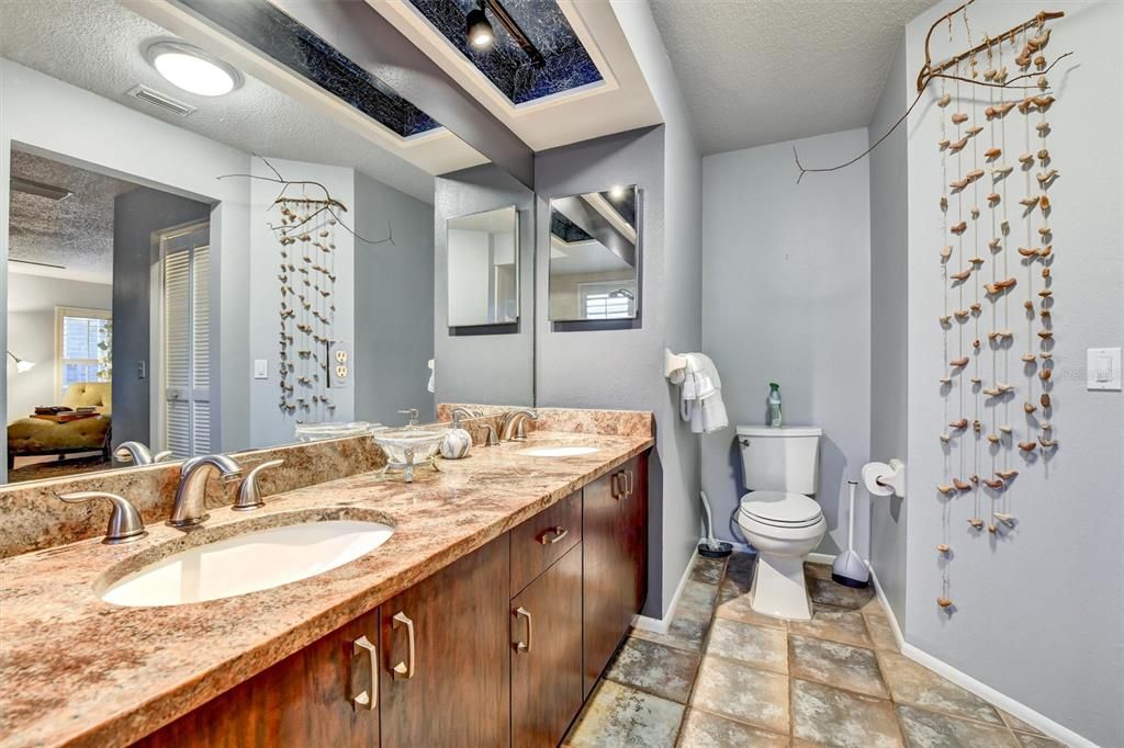 For Sale: $299,000 (2 beds, 2 baths, 1714 Square Feet)