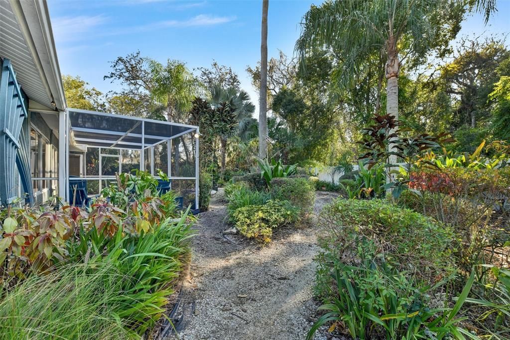 For Sale: $299,000 (2 beds, 2 baths, 1714 Square Feet)