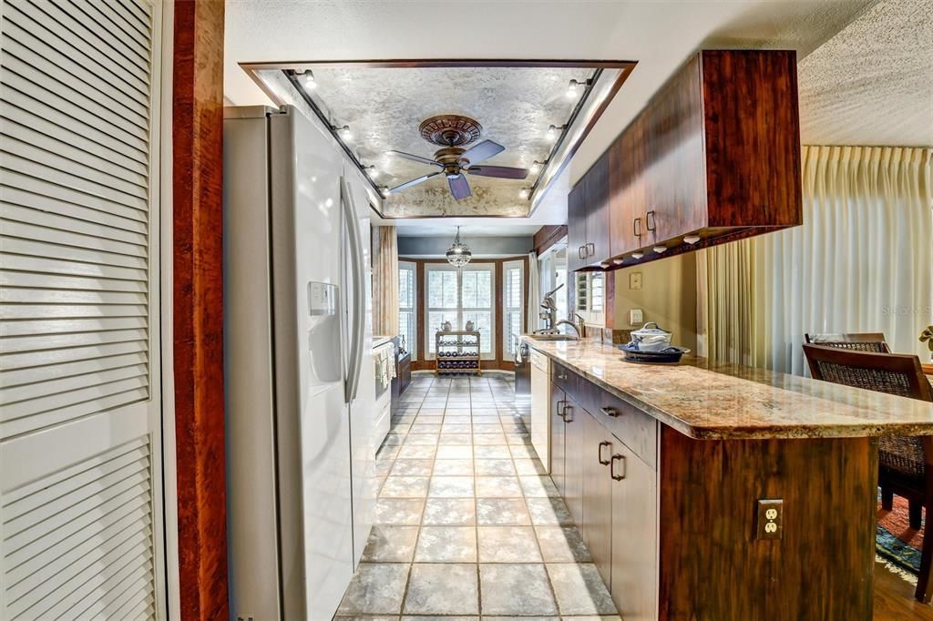 For Sale: $299,000 (2 beds, 2 baths, 1714 Square Feet)