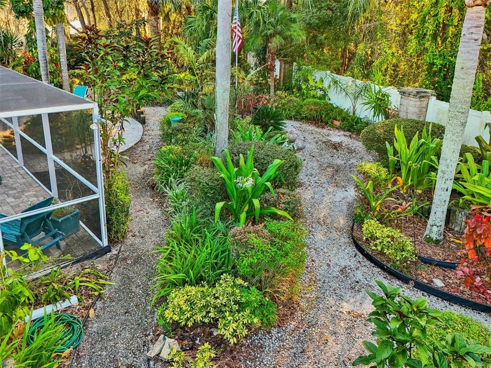 For Sale: $299,000 (2 beds, 2 baths, 1714 Square Feet)