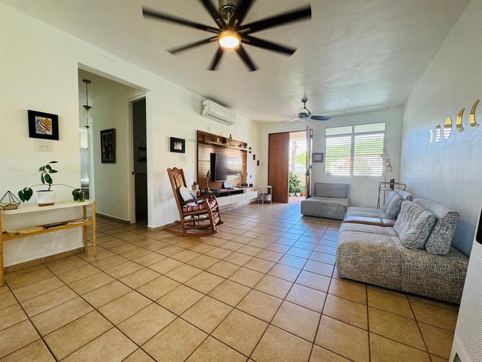 For Sale: $447,000 (3 beds, 2 baths, 1842 Square Feet)