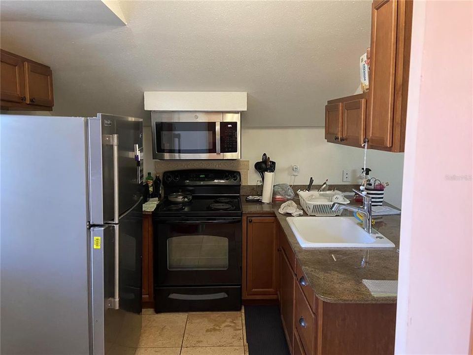 For Rent: $1,300 (1 beds, 1 baths, 800 Square Feet)