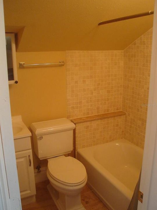 For Rent: $1,300 (1 beds, 1 baths, 800 Square Feet)