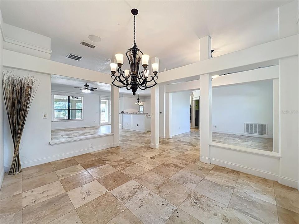 En Venta: $427,000 (5 camas, 3 baños, 2807 Pies cuadrados)