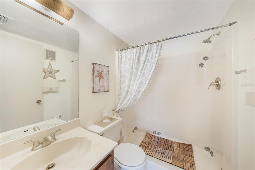 На продажу: $163,500 (2 спален, 2 ванн, 876 Квадратных фут)