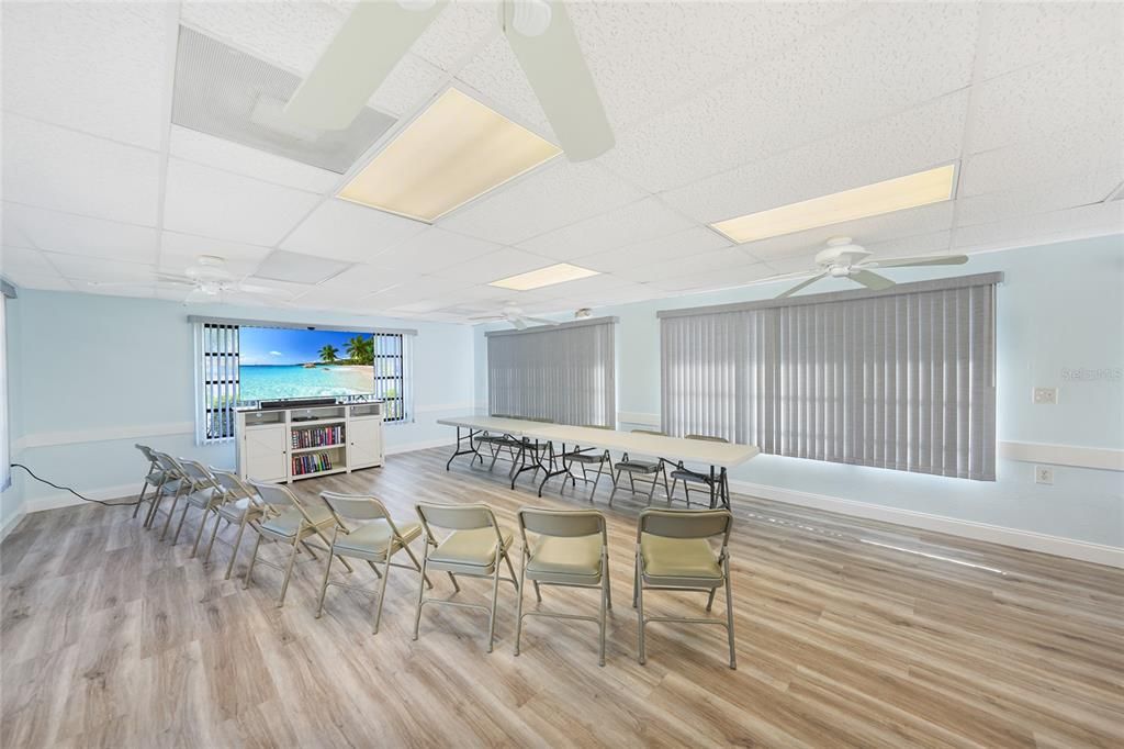 На продажу: $163,500 (2 спален, 2 ванн, 876 Квадратных фут)