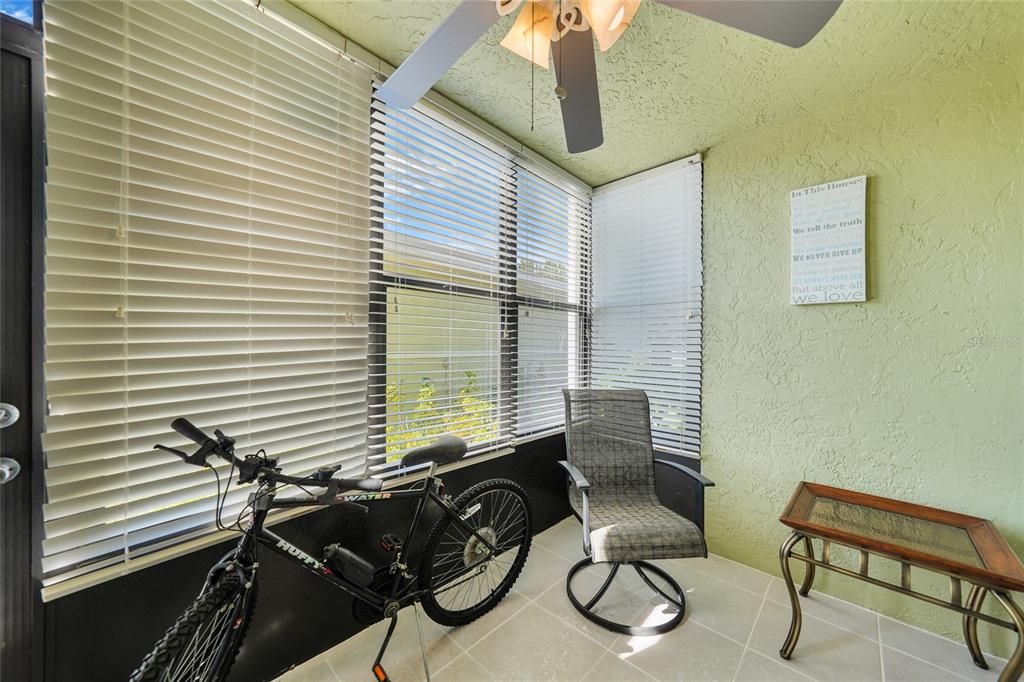 На продажу: $163,500 (2 спален, 2 ванн, 876 Квадратных фут)