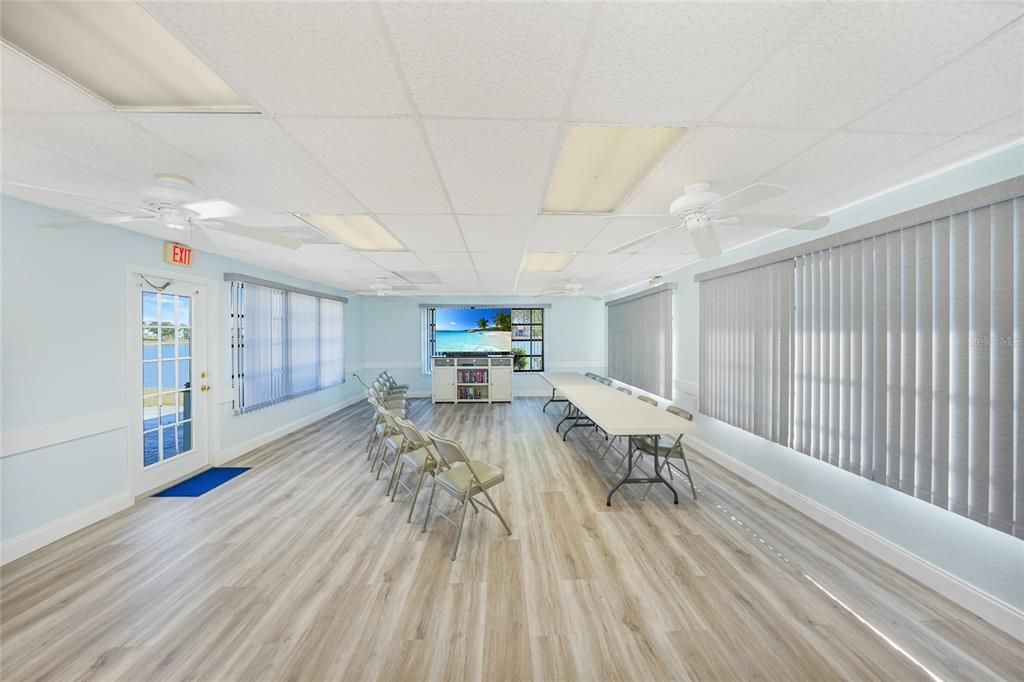 На продажу: $163,500 (2 спален, 2 ванн, 876 Квадратных фут)