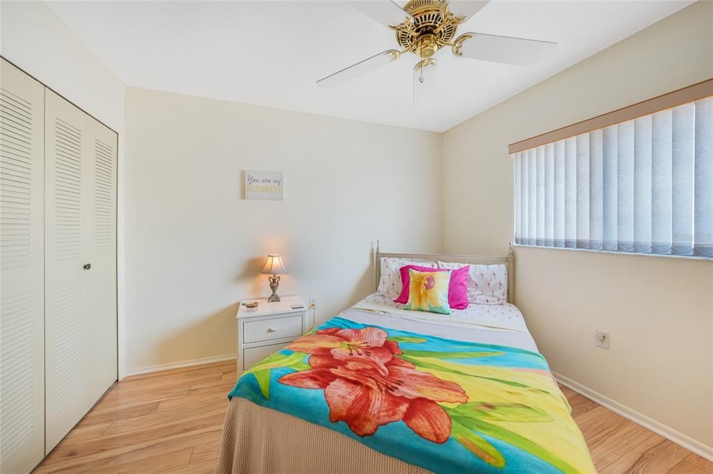 На продажу: $163,500 (2 спален, 2 ванн, 876 Квадратных фут)