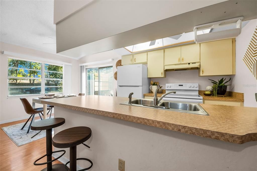 Active With Contract: $186,000 (2 beds, 2 baths, 815 Square Feet)