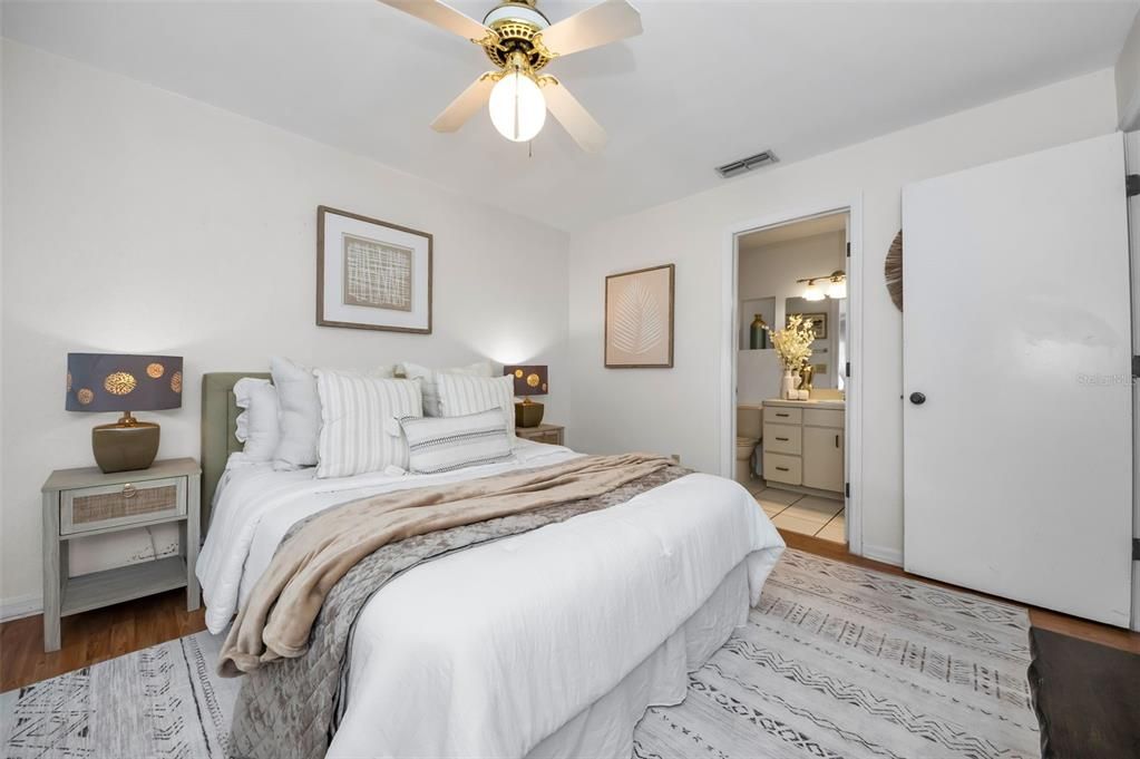 Active With Contract: $186,000 (2 beds, 2 baths, 815 Square Feet)