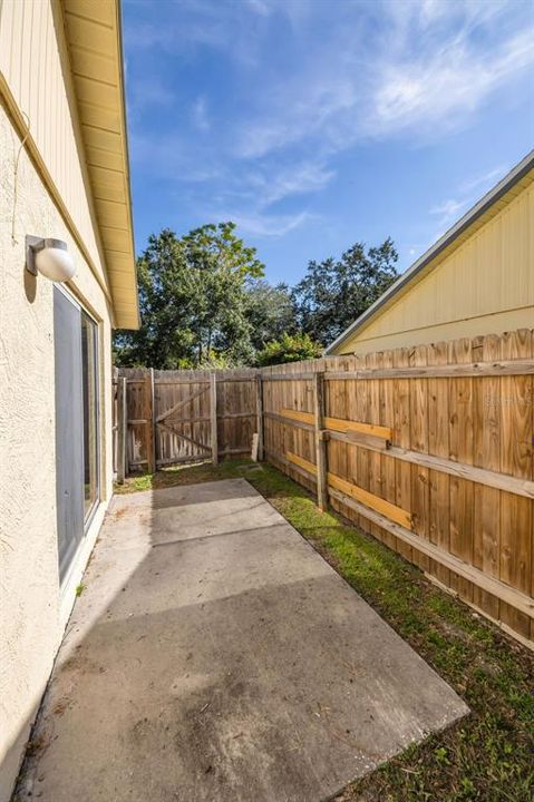 Active With Contract: $186,000 (2 beds, 2 baths, 815 Square Feet)