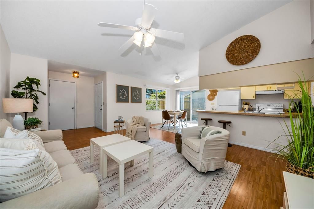 Active With Contract: $186,000 (2 beds, 2 baths, 815 Square Feet)