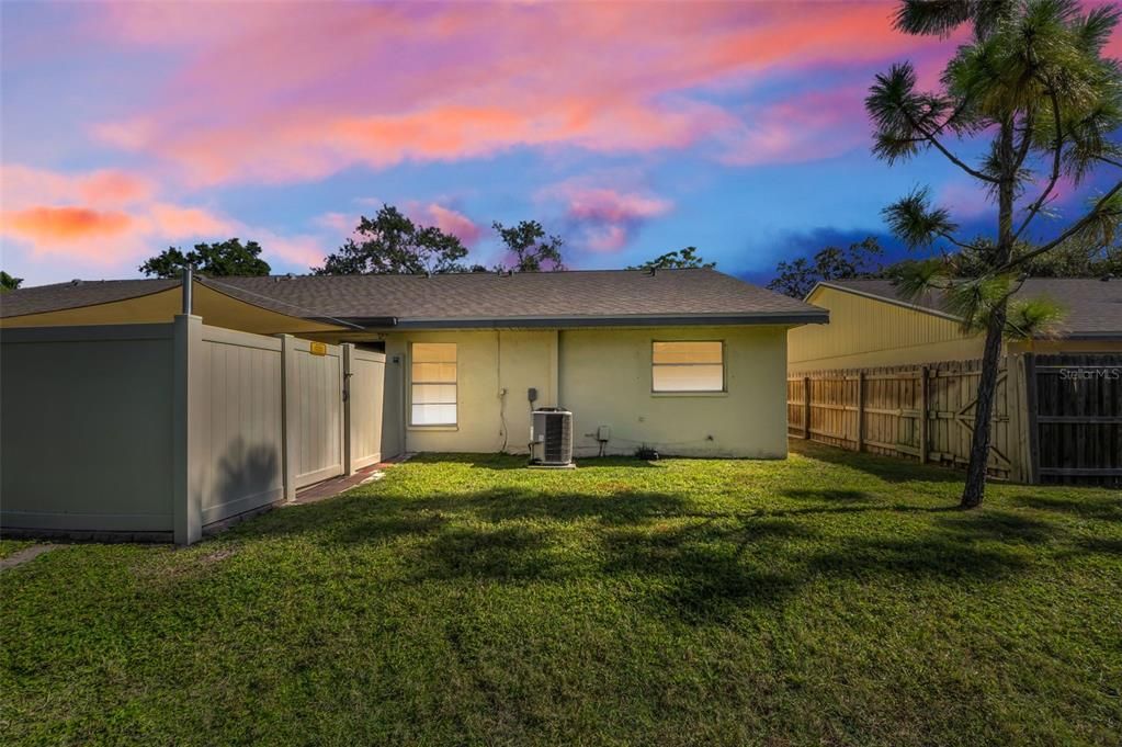 Active With Contract: $186,000 (2 beds, 2 baths, 815 Square Feet)