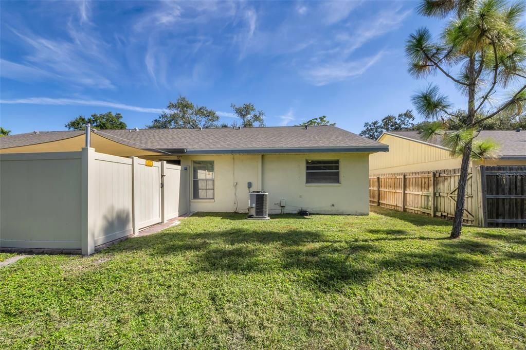 Active With Contract: $186,000 (2 beds, 2 baths, 815 Square Feet)