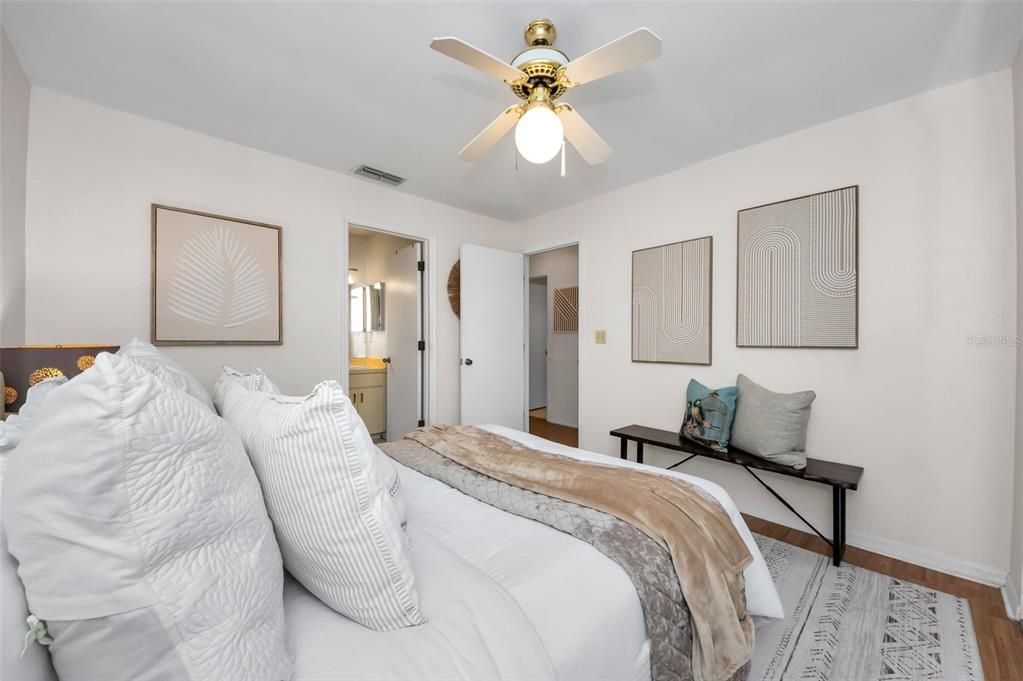 Active With Contract: $186,000 (2 beds, 2 baths, 815 Square Feet)