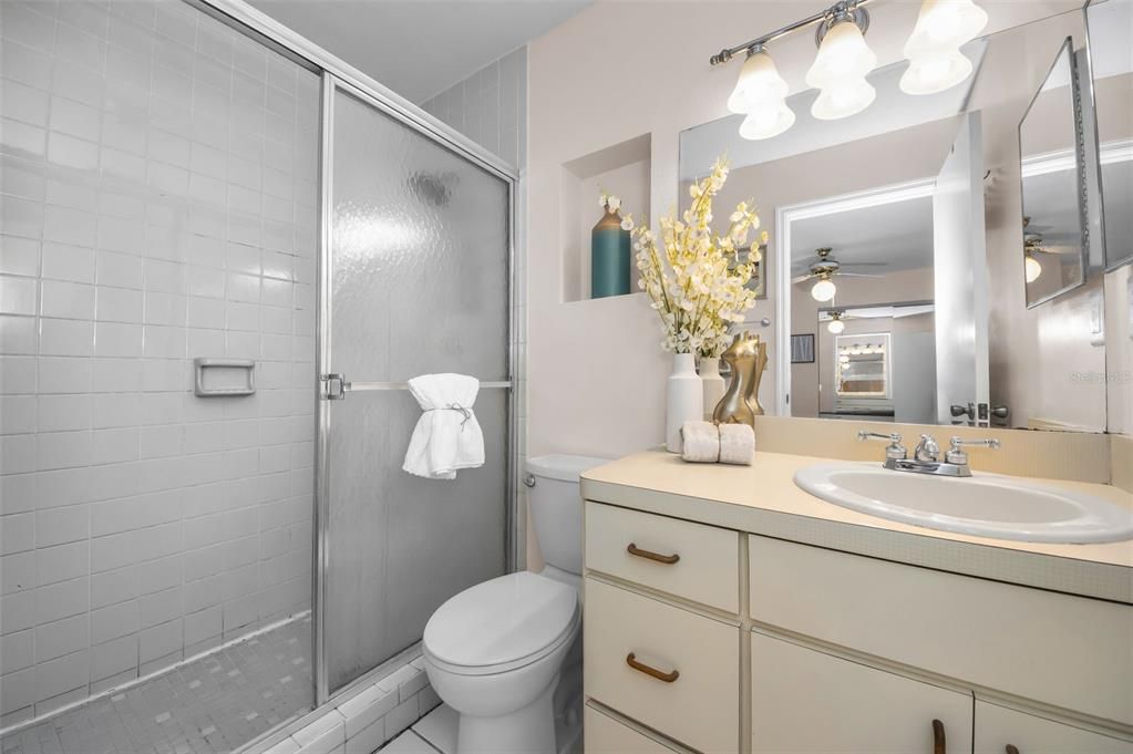 Active With Contract: $186,000 (2 beds, 2 baths, 815 Square Feet)