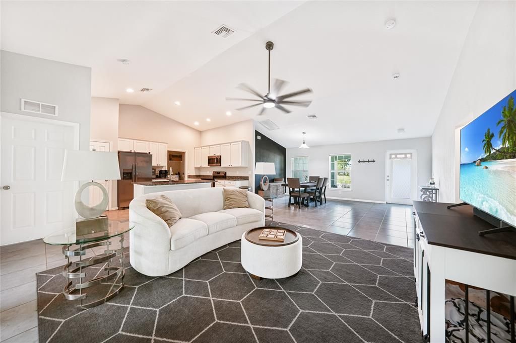 En Venta: $330,000 (4 camas, 2 baños, 1829 Pies cuadrados)