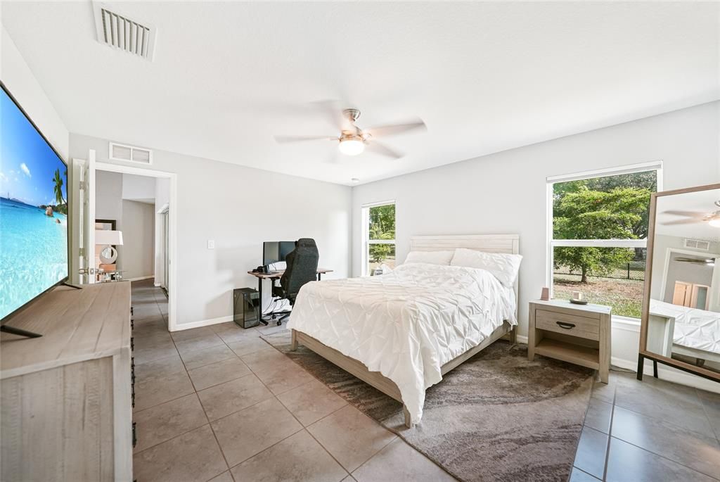 En Venta: $330,000 (4 camas, 2 baños, 1829 Pies cuadrados)