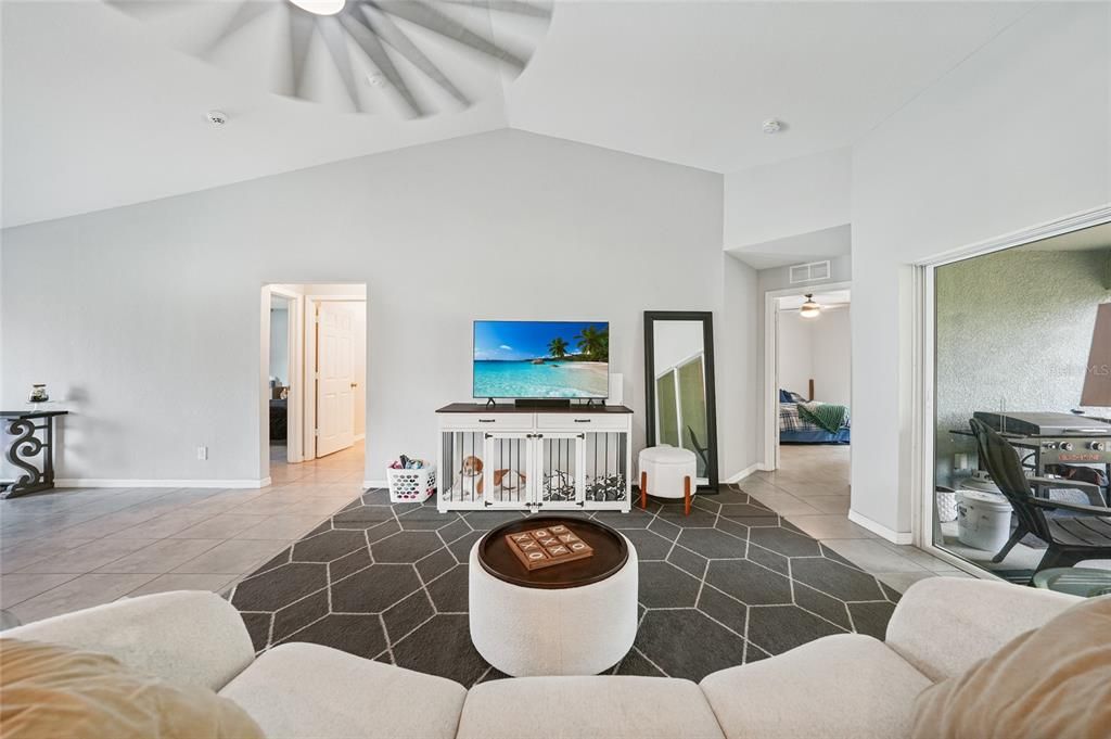 En Venta: $330,000 (4 camas, 2 baños, 1829 Pies cuadrados)