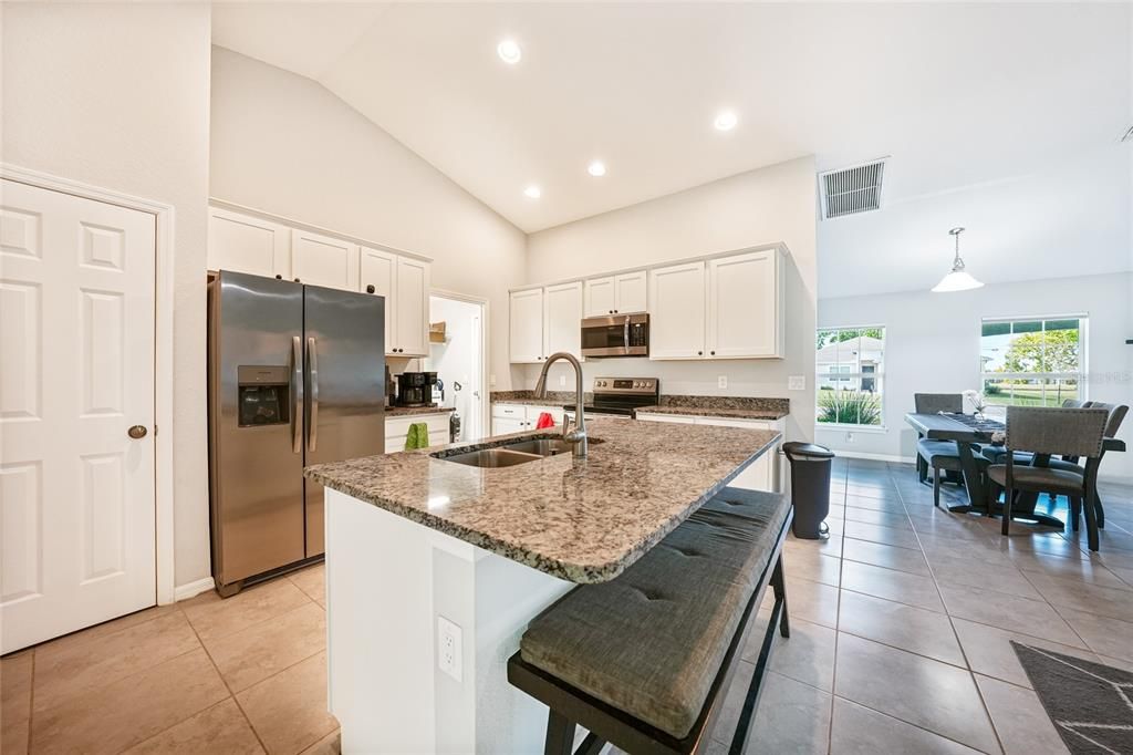 En Venta: $330,000 (4 camas, 2 baños, 1829 Pies cuadrados)