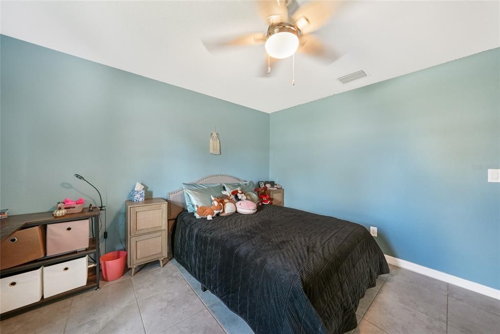 En Venta: $330,000 (4 camas, 2 baños, 1829 Pies cuadrados)