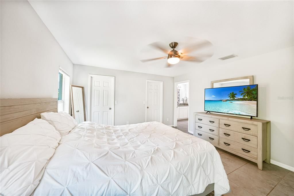 En Venta: $330,000 (4 camas, 2 baños, 1829 Pies cuadrados)