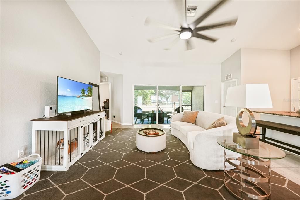 En Venta: $330,000 (4 camas, 2 baños, 1829 Pies cuadrados)