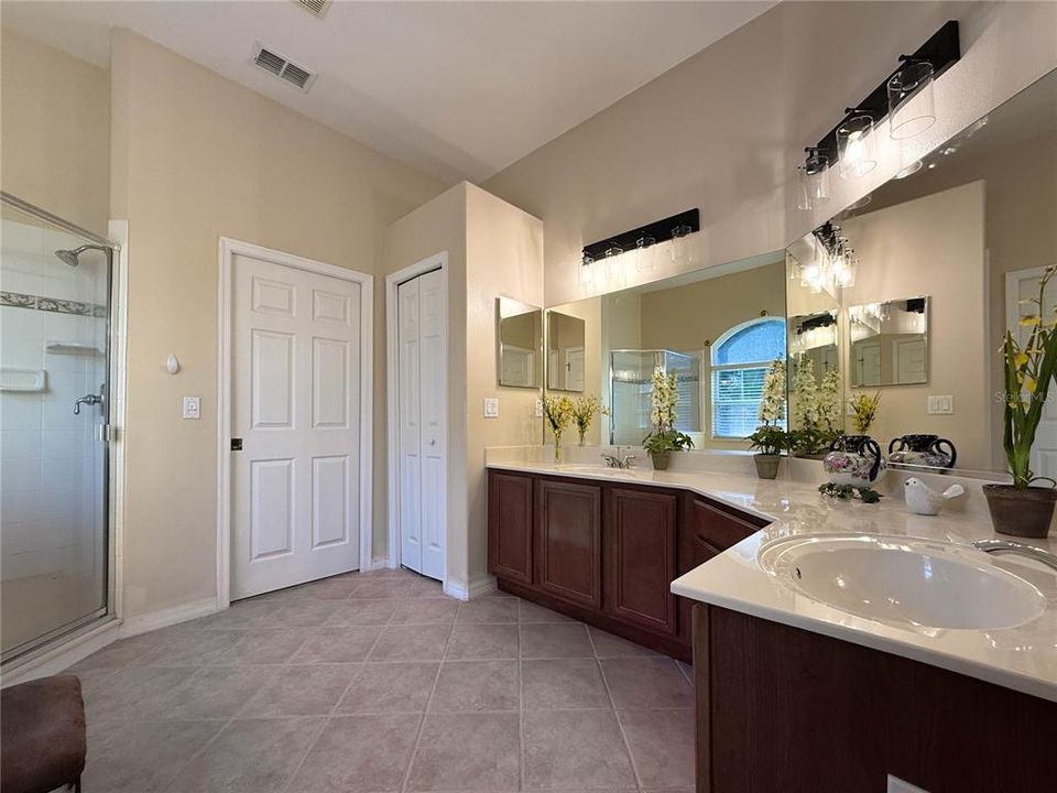 For Sale: $685,000 (4 beds, 3 baths, 2800 Square Feet)