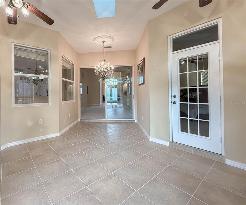 For Sale: $685,000 (4 beds, 3 baths, 2800 Square Feet)