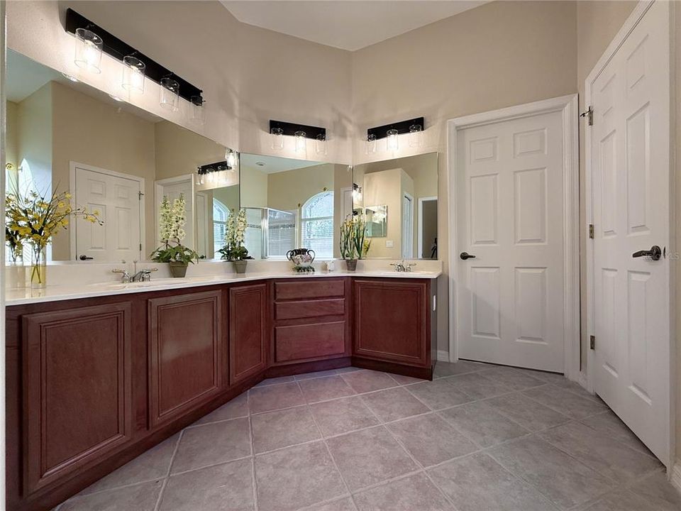 For Sale: $685,000 (4 beds, 3 baths, 2800 Square Feet)