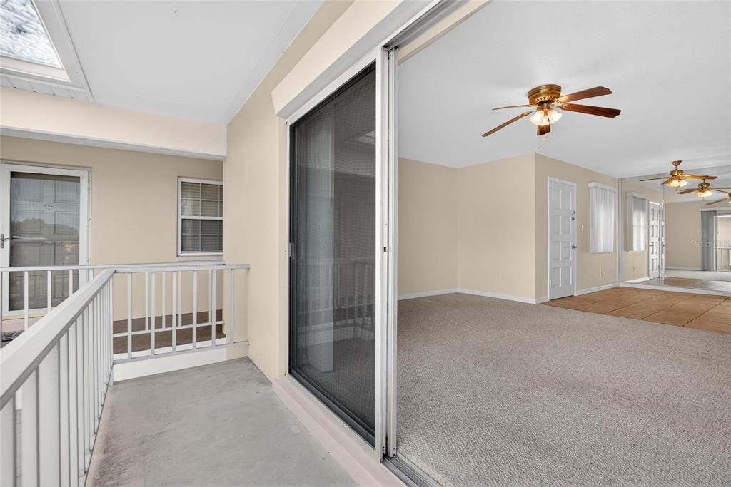 待售: $199,000 (2 贝兹, 2 浴室, 995 平方英尺)