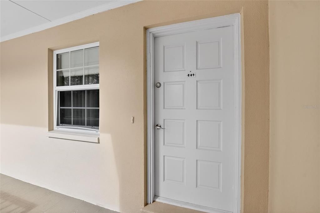 待售: $199,000 (2 贝兹, 2 浴室, 995 平方英尺)