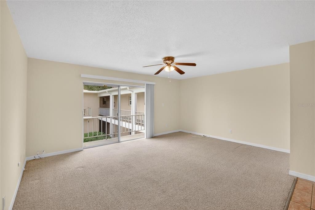 待售: $199,000 (2 贝兹, 2 浴室, 995 平方英尺)