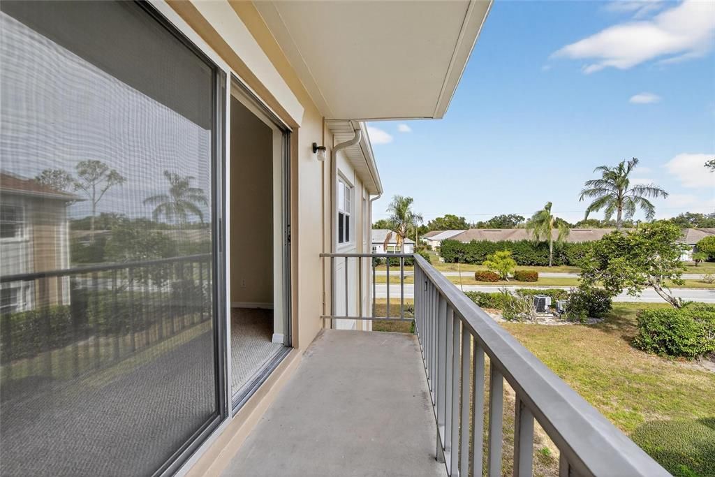 待售: $199,000 (2 贝兹, 2 浴室, 995 平方英尺)