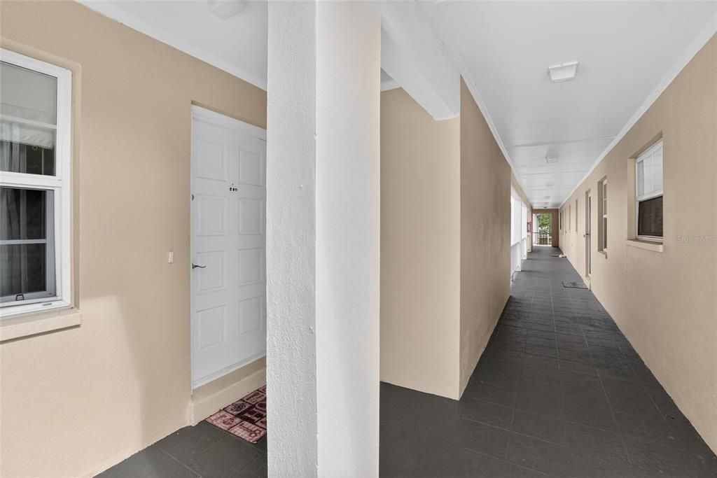 待售: $199,000 (2 贝兹, 2 浴室, 995 平方英尺)