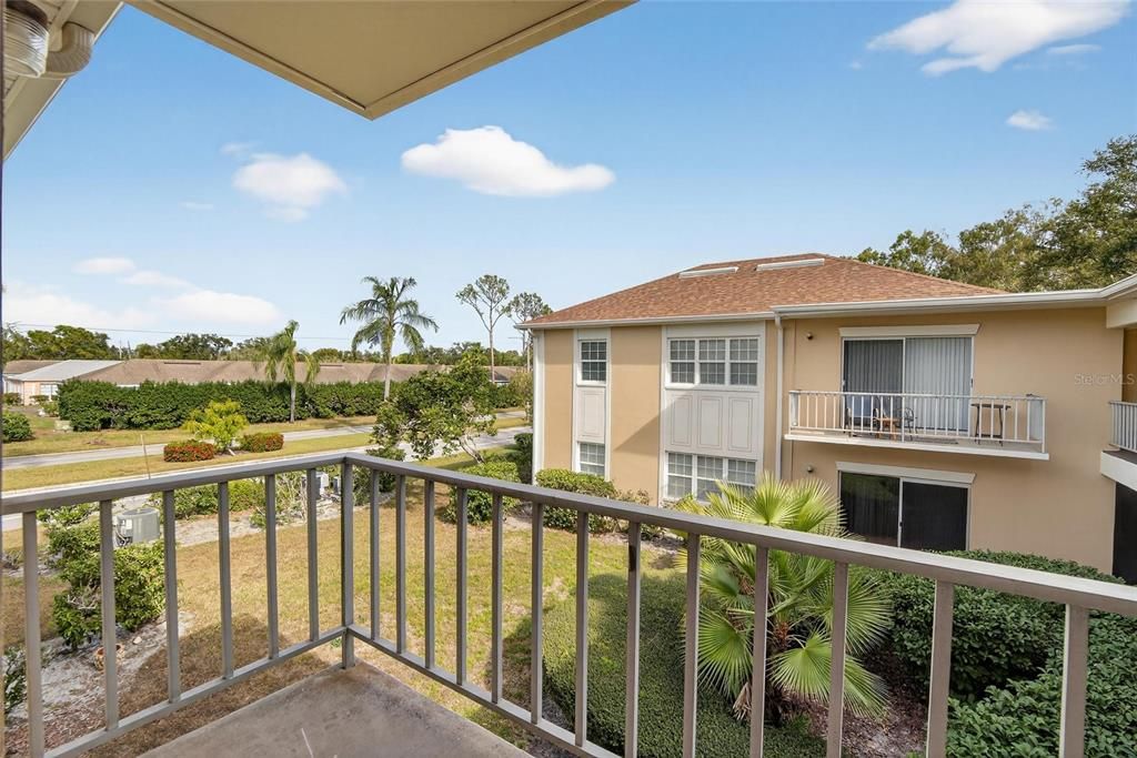 待售: $199,000 (2 贝兹, 2 浴室, 995 平方英尺)