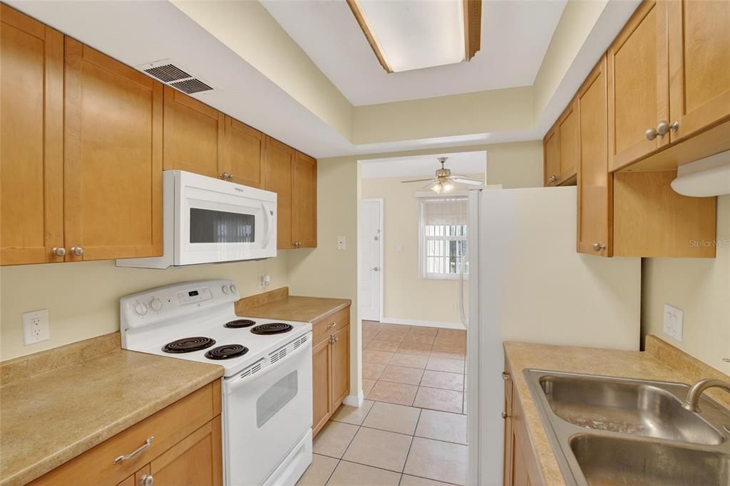 待售: $199,000 (2 贝兹, 2 浴室, 995 平方英尺)