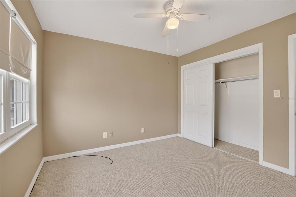 待售: $199,000 (2 贝兹, 2 浴室, 995 平方英尺)