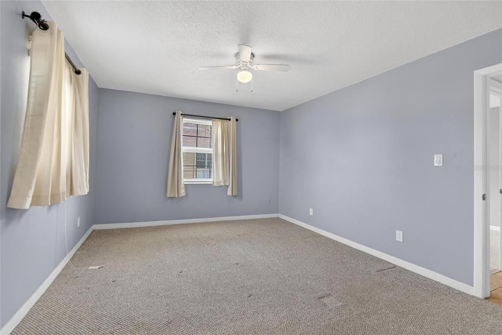 待售: $199,000 (2 贝兹, 2 浴室, 995 平方英尺)