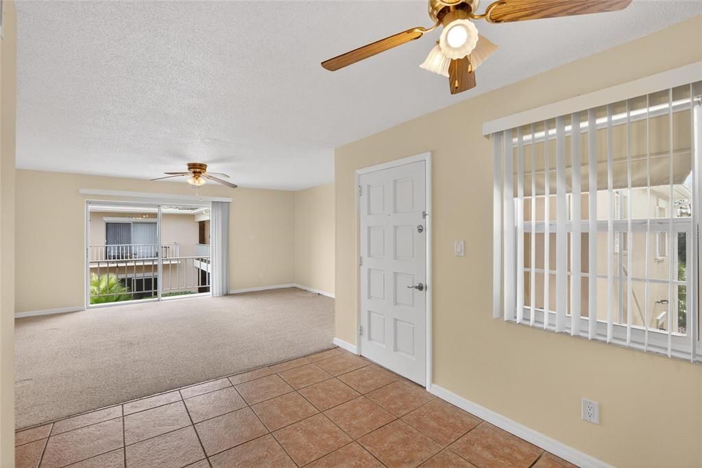 待售: $199,000 (2 贝兹, 2 浴室, 995 平方英尺)