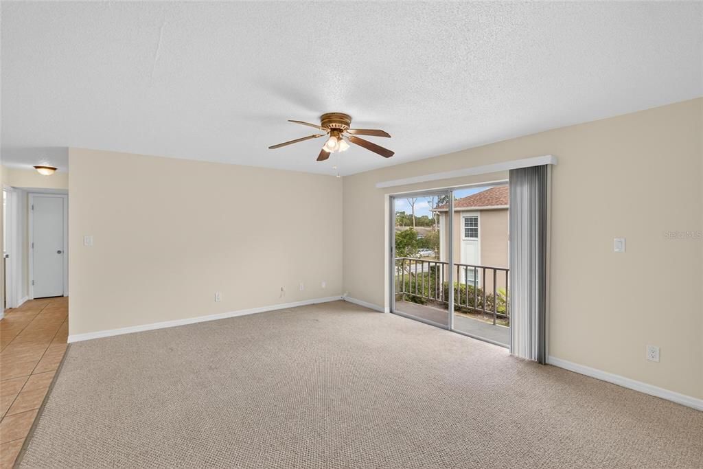 待售: $199,000 (2 贝兹, 2 浴室, 995 平方英尺)