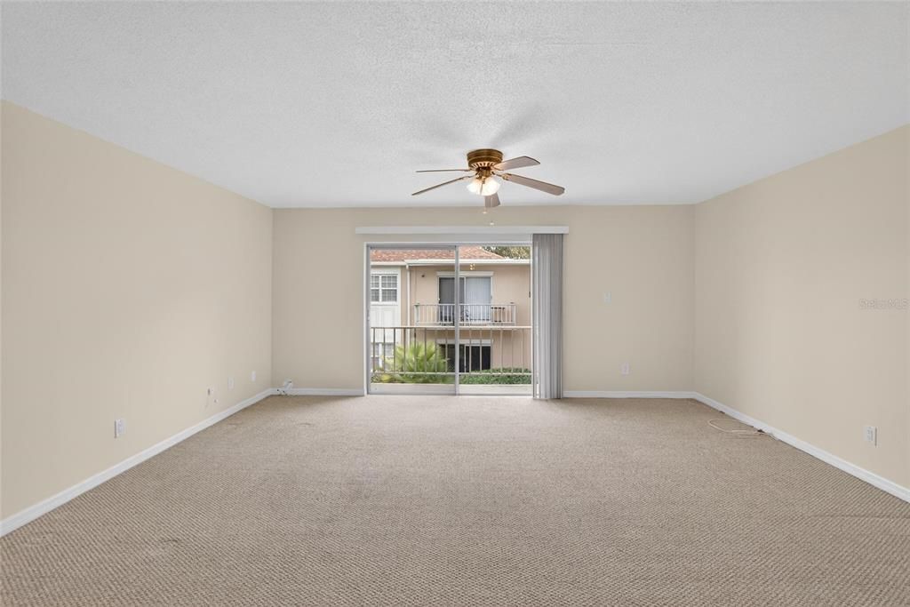 待售: $199,000 (2 贝兹, 2 浴室, 995 平方英尺)