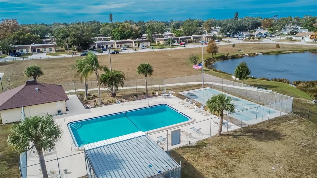 待售: $199,000 (2 贝兹, 2 浴室, 995 平方英尺)