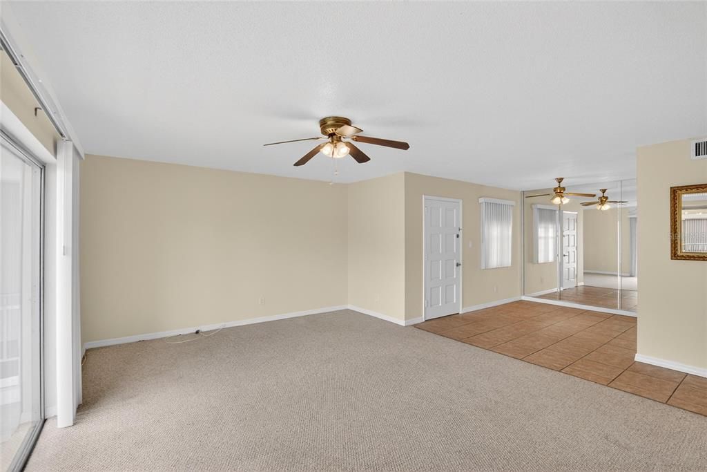 待售: $199,000 (2 贝兹, 2 浴室, 995 平方英尺)