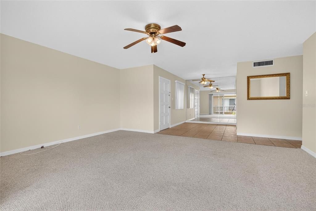 待售: $199,000 (2 贝兹, 2 浴室, 995 平方英尺)