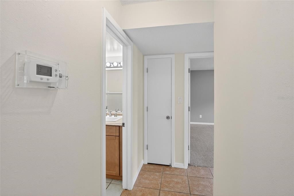 待售: $199,000 (2 贝兹, 2 浴室, 995 平方英尺)