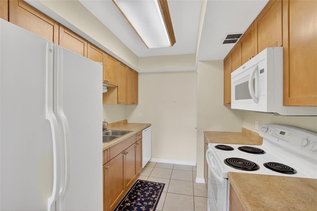 待售: $199,000 (2 贝兹, 2 浴室, 995 平方英尺)